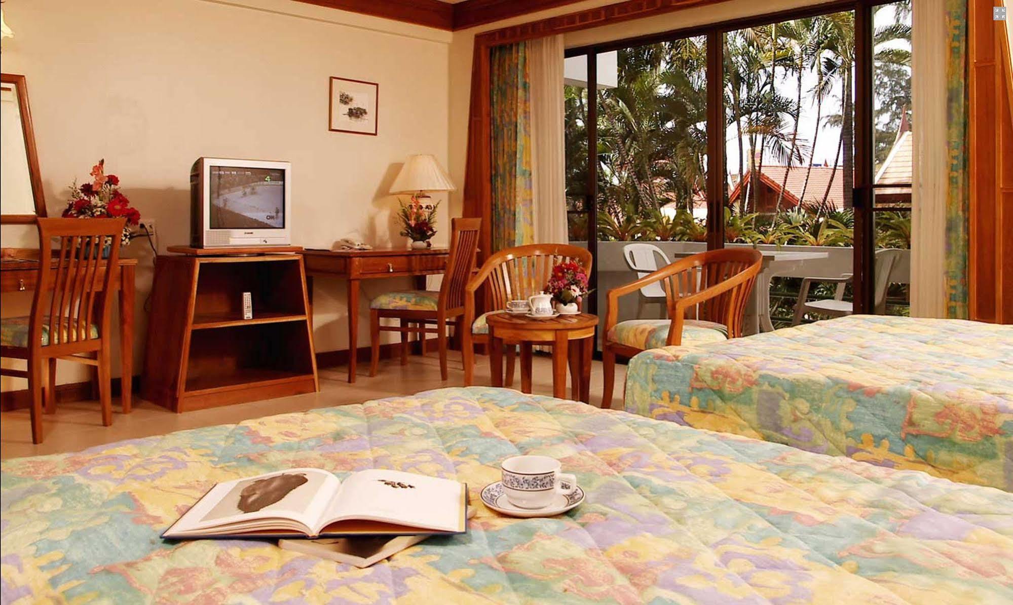 Safari Beach Hotel Patong Exterior foto