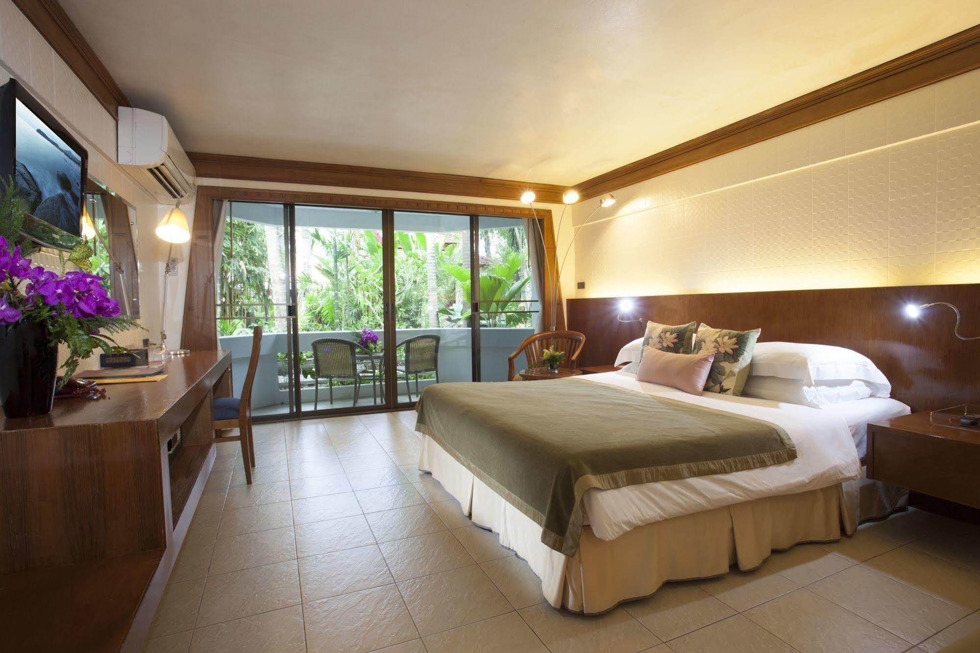 Safari Beach Hotel Patong Exterior foto