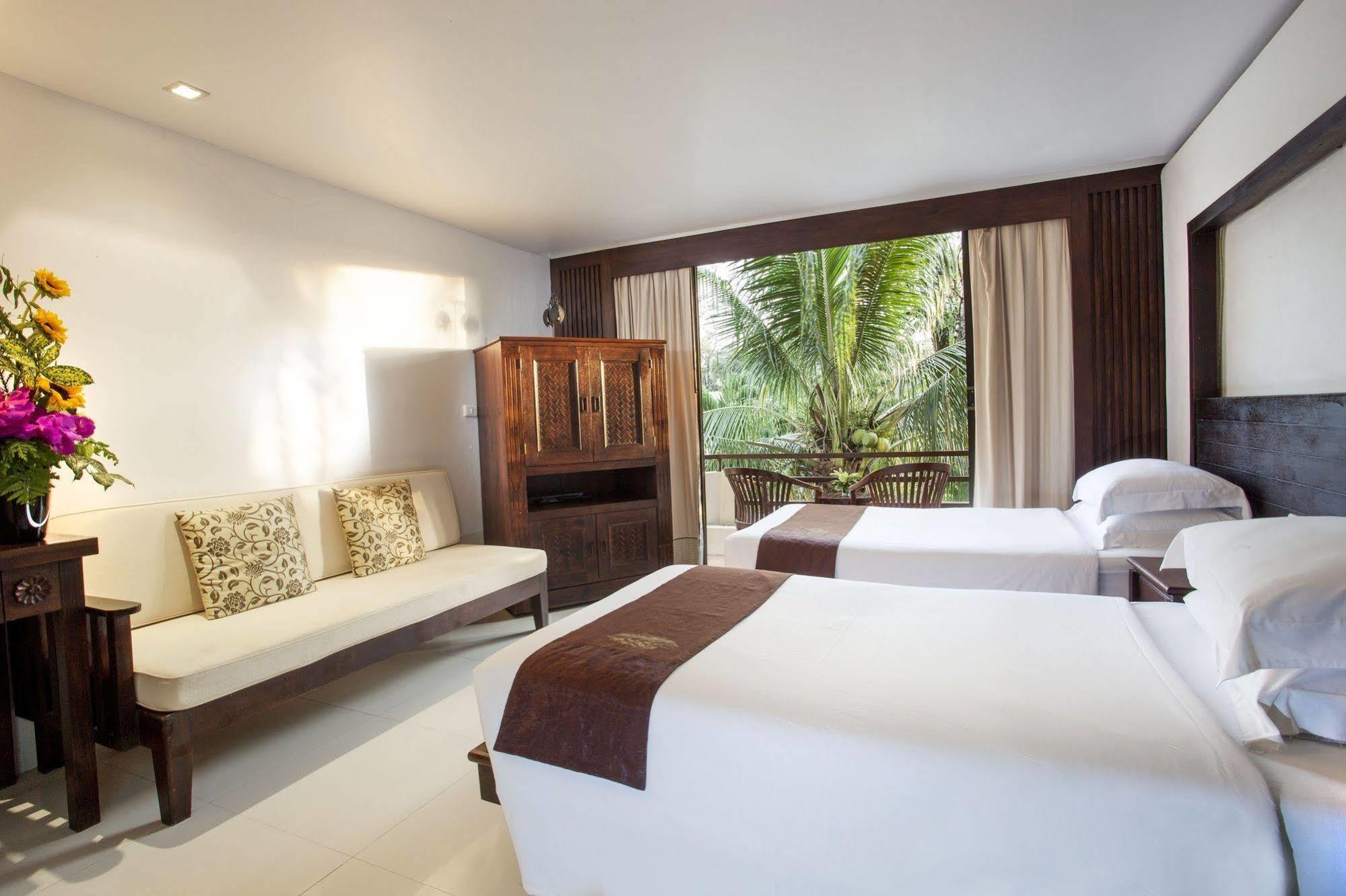 Safari Beach Hotel Patong Exterior foto