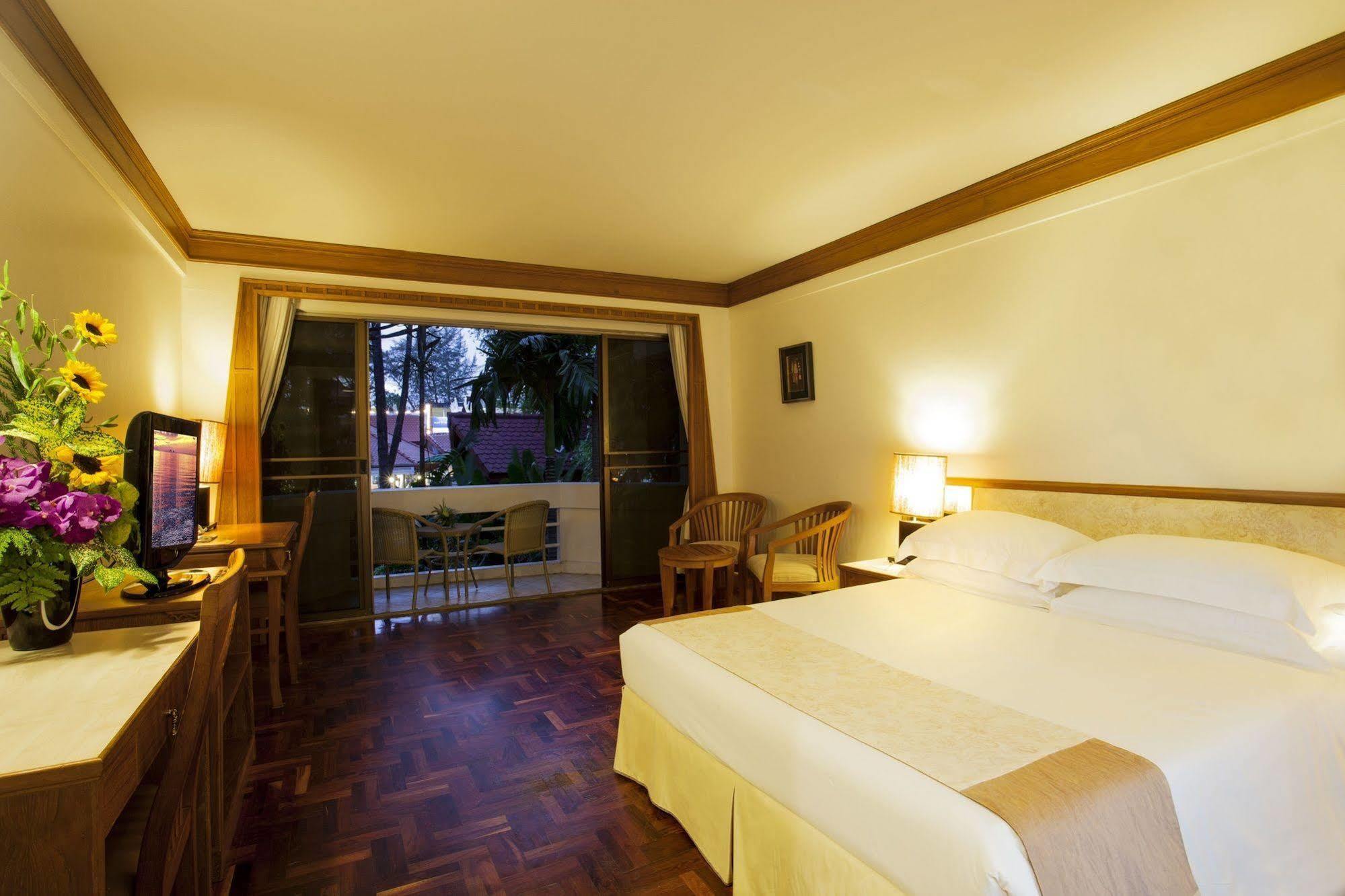 Safari Beach Hotel Patong Exterior foto