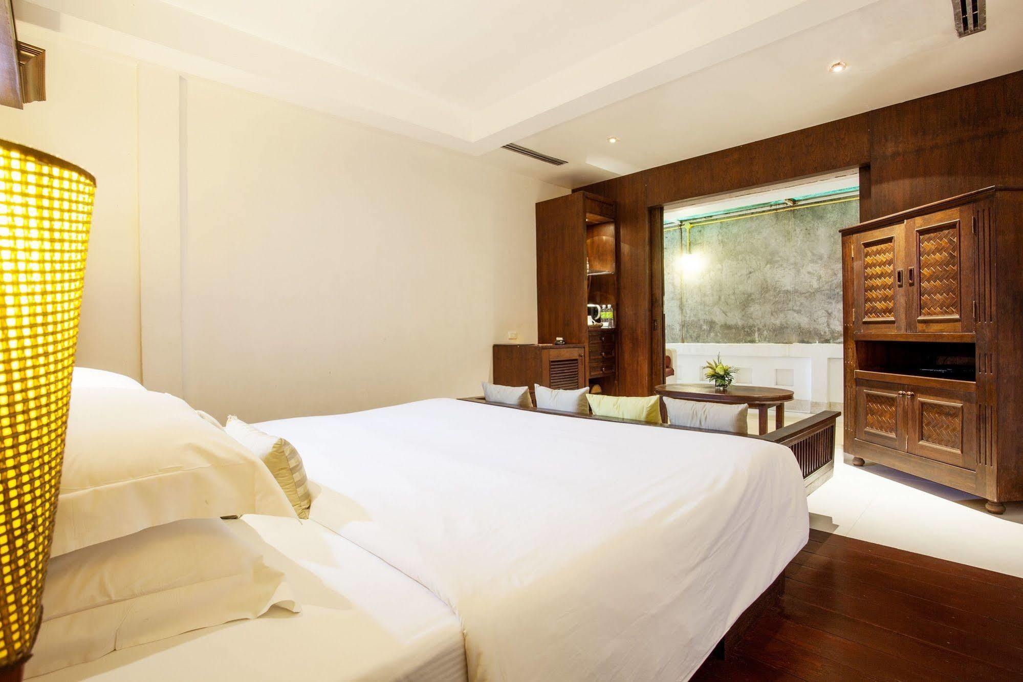 Safari Beach Hotel Patong Exterior foto